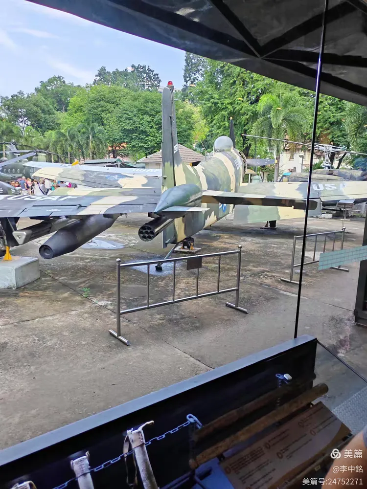 越南战争纪念馆坐落于胡志明市中心一条不起眼的马路上,正门看起来